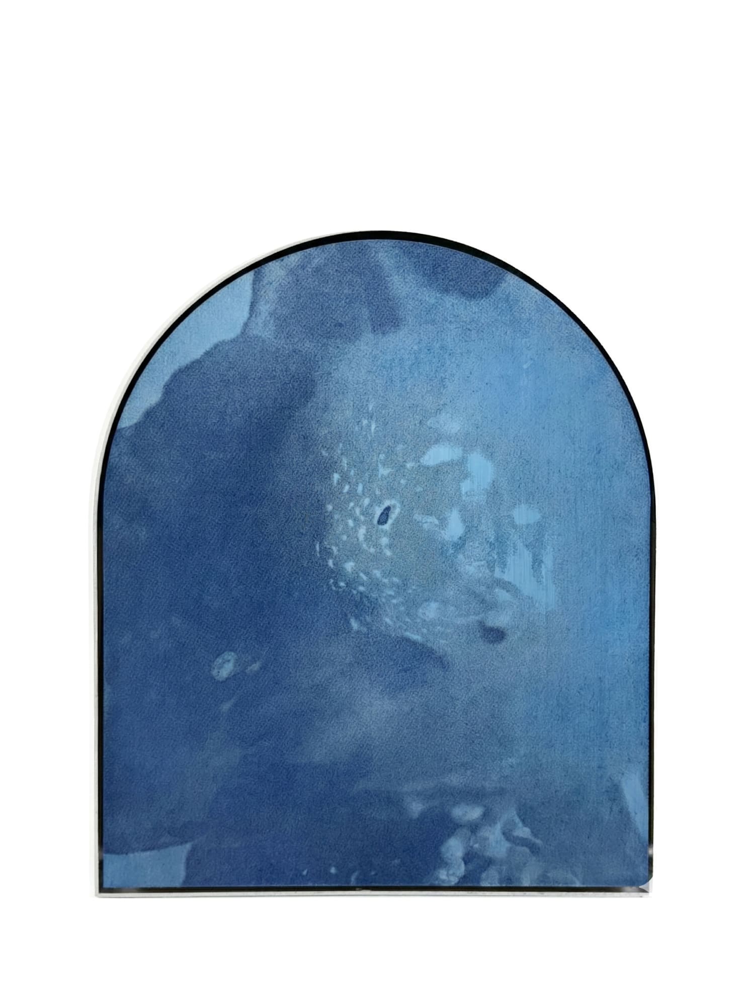 陈萧伊，To Blossom Blue-50，蚀刻锌版和油墨，36 × 30 cm，2025，独版 Chen Xiaoyi, To Blossom Blue-50, Etched zinc plate with oil ink, 36 × 30 cm, 2025, Unique