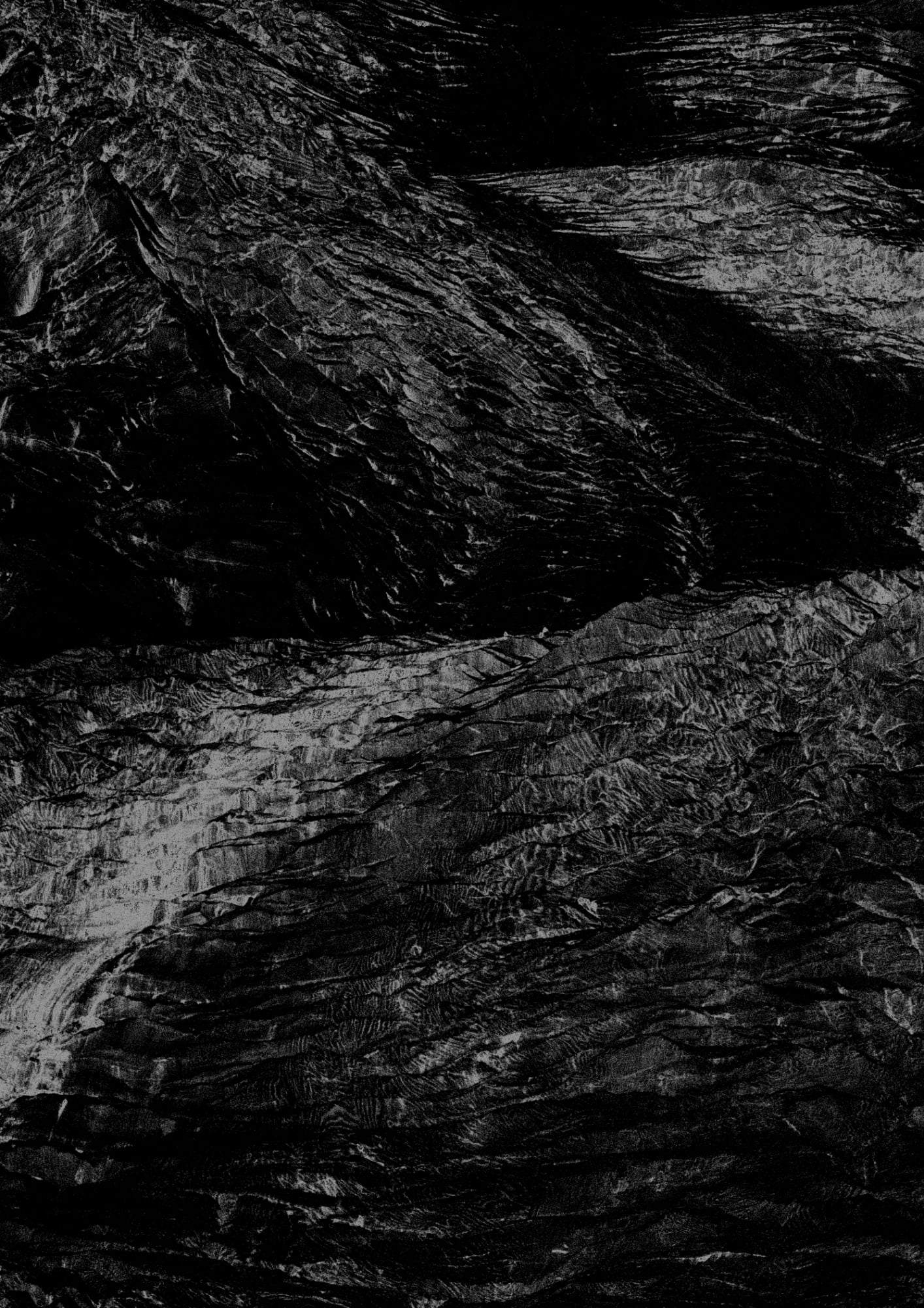 陈萧伊，Latent Image No.1，照相凹版，银色油墨，29.7 × 21 cm，2025，Ed.3 +2AP Chen Xiaoyi, Latent Image No.1, Photo-etching on paper, silver ink, 29.7 × 21 cm, 2025, Ed.3 + 2AP