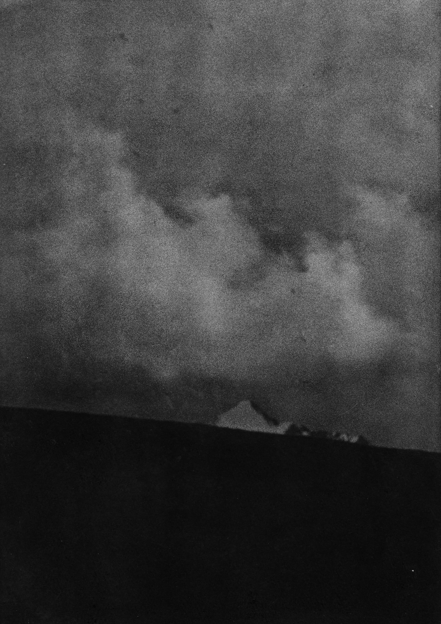 陈萧伊，解迷 No.1，照相凹版，银色油墨，56 × 38 cm，2025，Ed.3 + 2AP Chen Xiaoyi, The Unraveling No.1, Photo-etching oin paper, silver ink, 56 × 38 cm, 2025, Ed.3 + 2AP