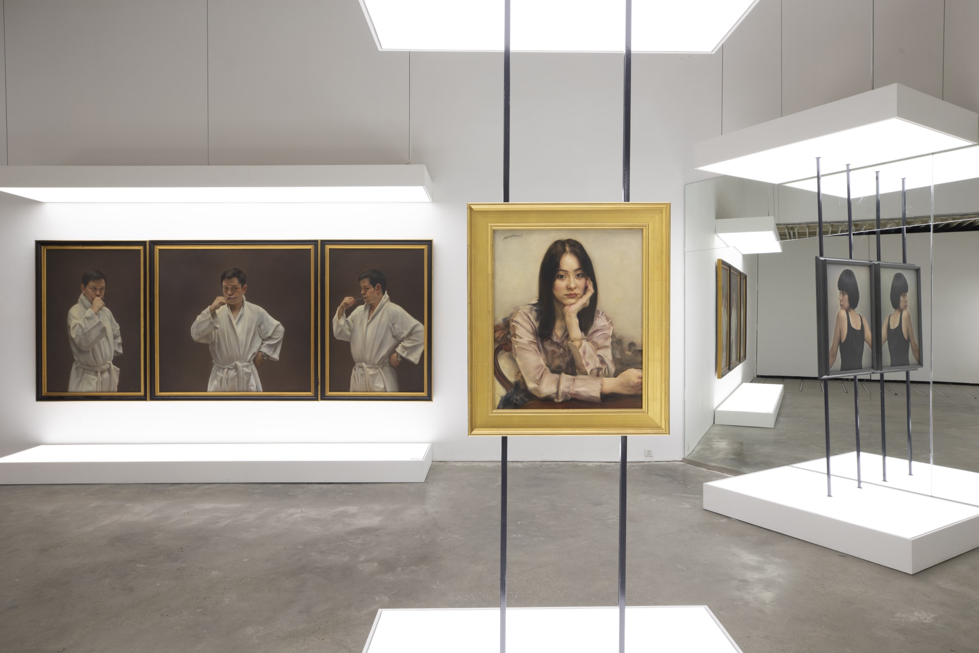 Viewing, Gazing and Presence