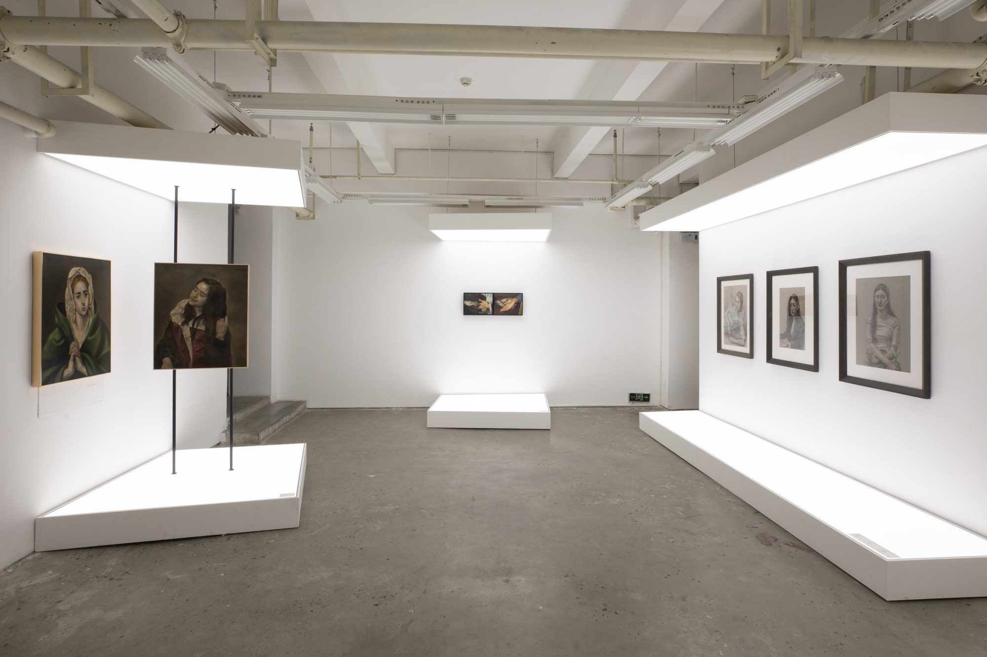 Viewing, Gazing and Presence