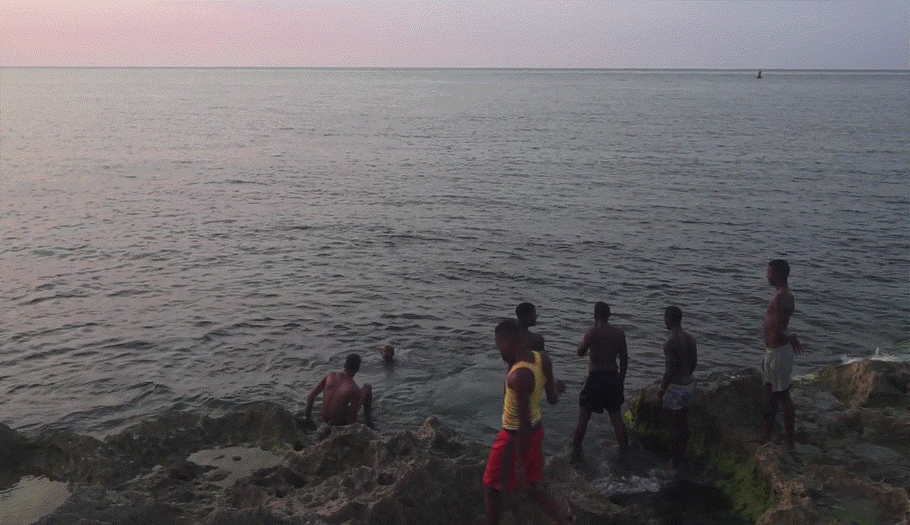 陈霄，跳水，影像, 5'00''，2016 Chen Xiao, Diving,m Video, 5'00'', 2019