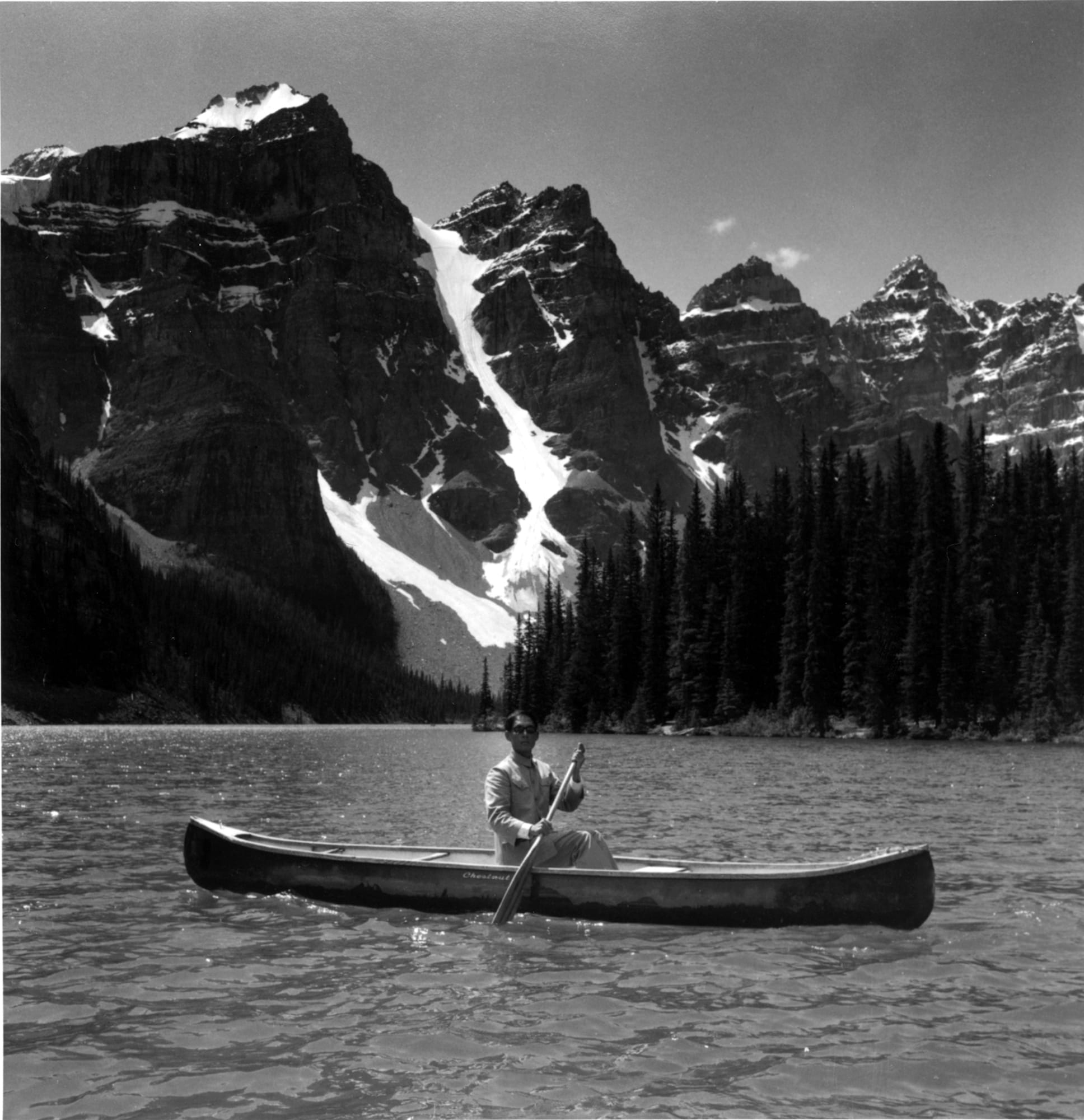 Tseng Kwong Chi (1950-1990), Lake Moraine, Canada (Canoe Mountain, Alberta), 1986