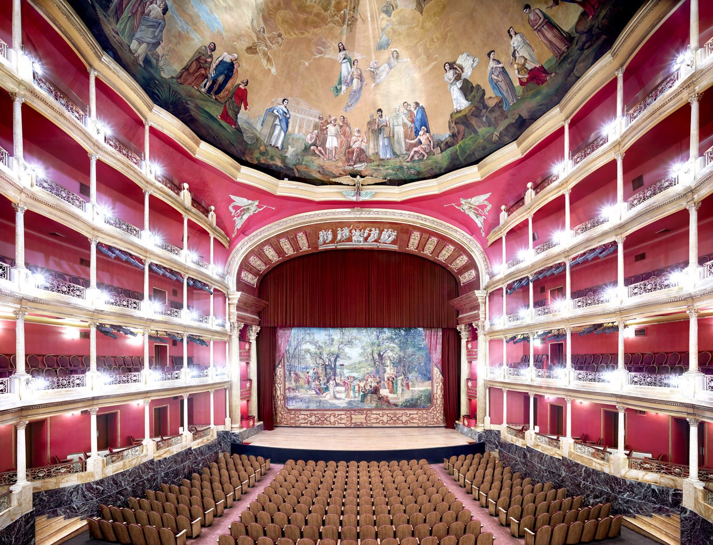 Candida Höfer Showing and Seeing