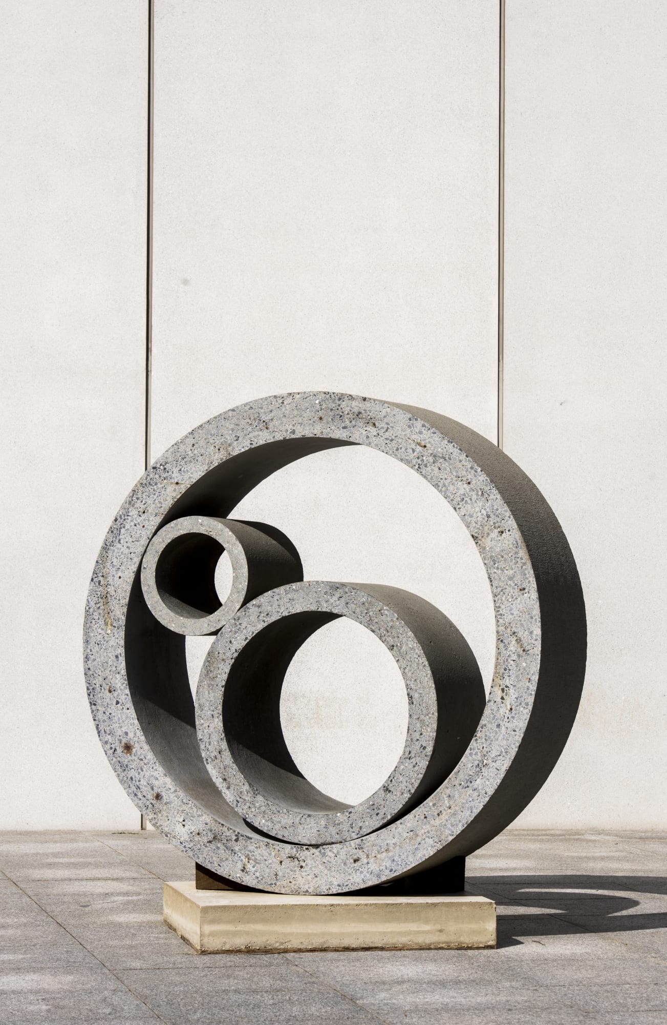 Alexandre da Cunha, Public Sculpture (Pouff VII), 2018