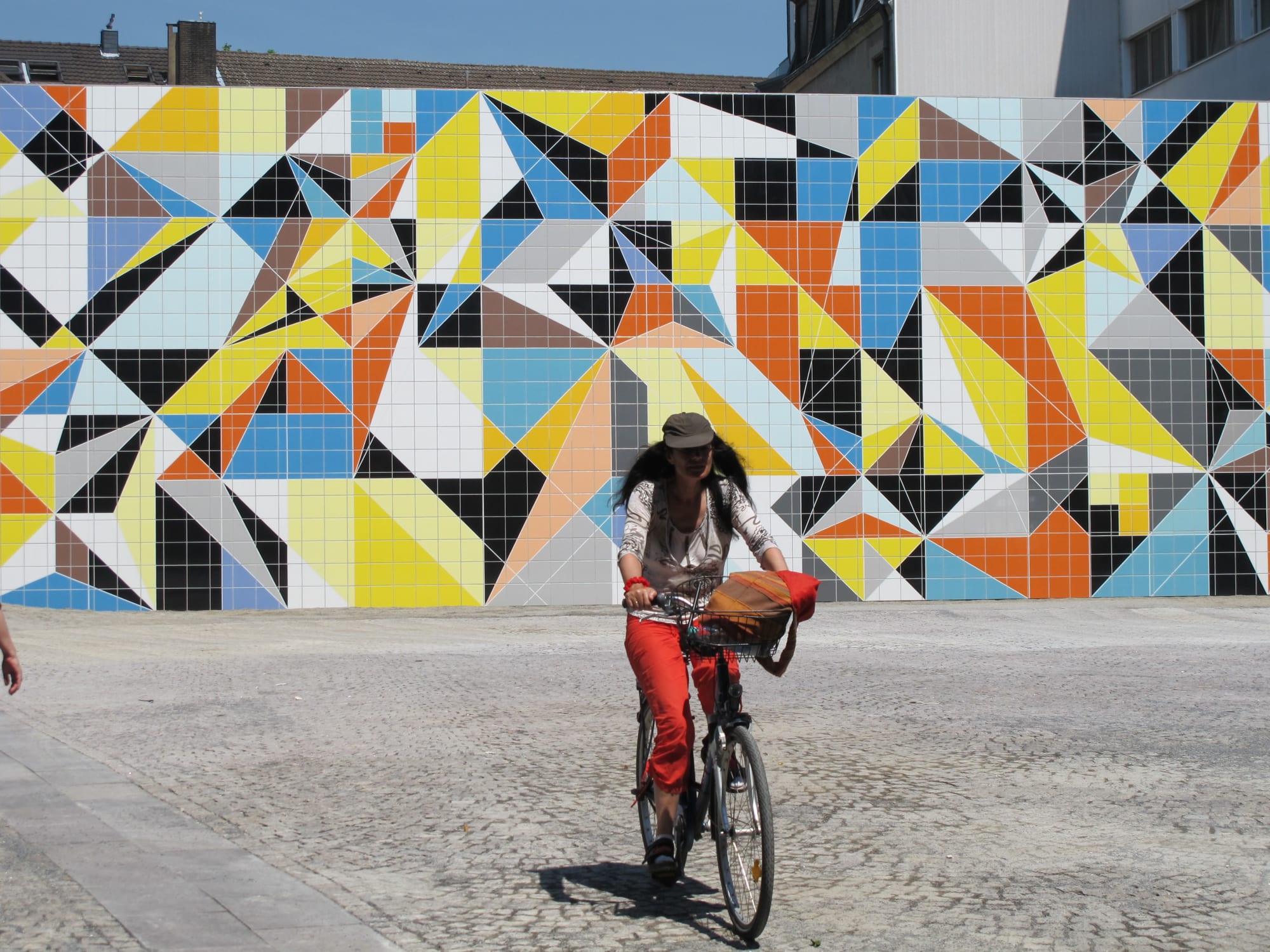 Sarah Morris, Hornet, K2, 2010 Kunstsammlung Nordrhein-Westfalen Museum, Düsseldorf, Germany