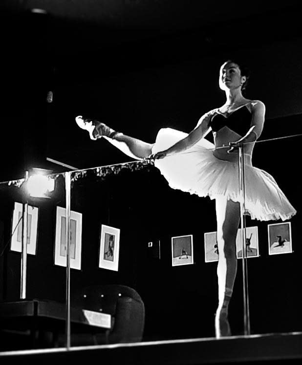 Amy Groves performing at the opening of TYFI, Blackwater Gallery, 2022