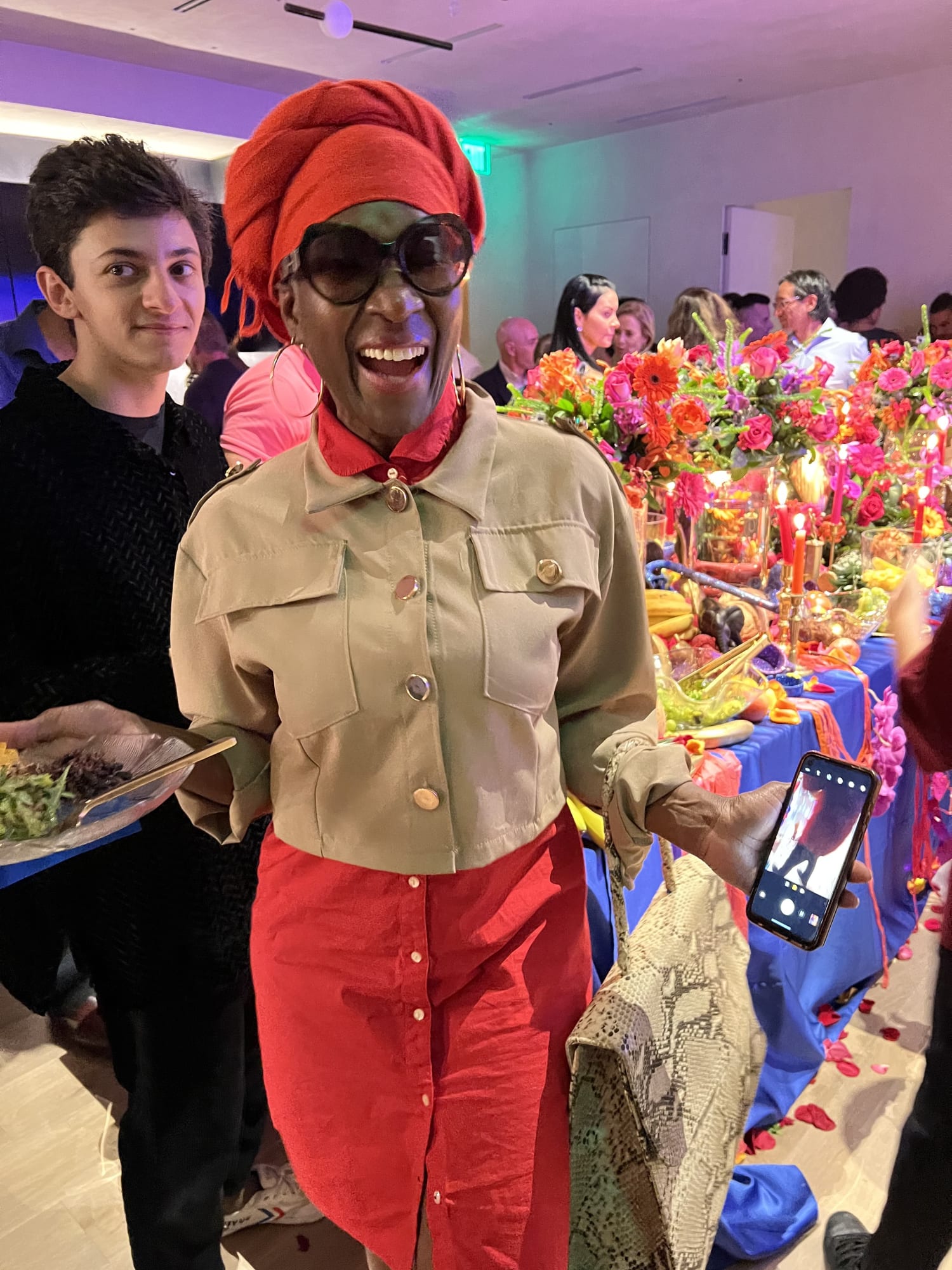 Re-Collections (rojo), La Mesa