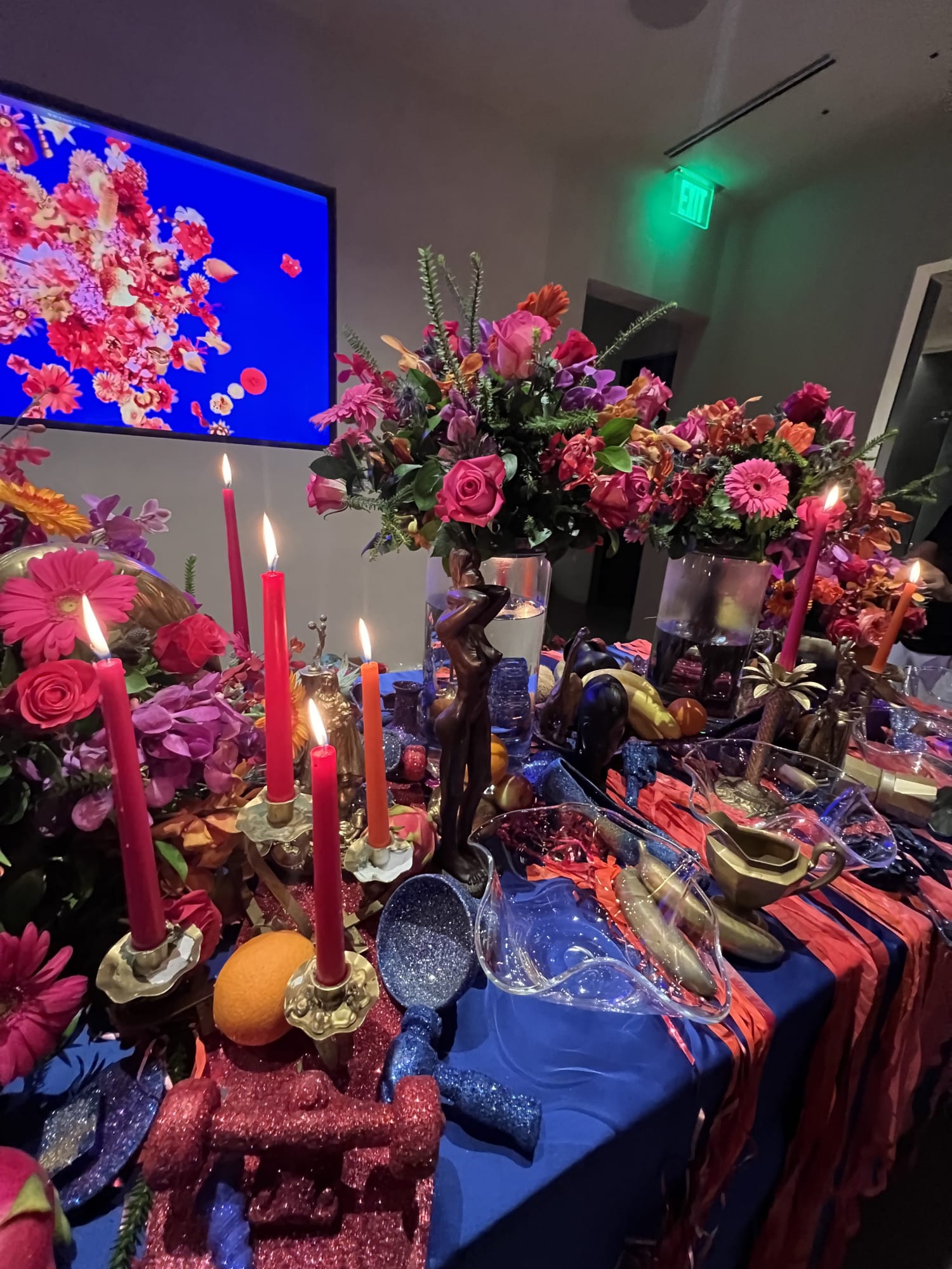 Re-Collections (rojo), La Mesa