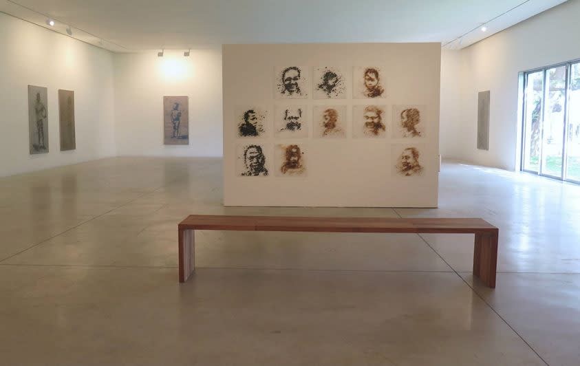 Exposition "persona" à la Galerie Cécile Fakhoury à Abidjan 2015 © Yéanzi