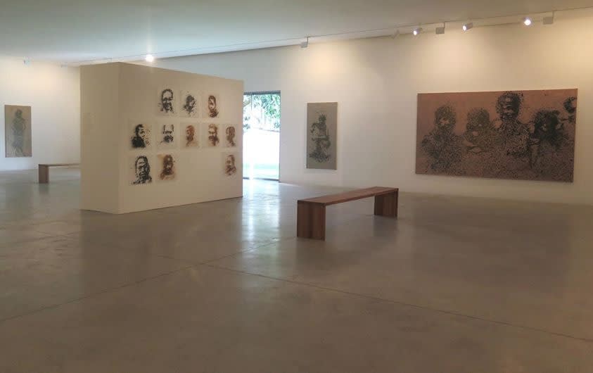 Exposition "persona" à la Galerie Cécile Fakhoury à Abidjan 2015 © Yéanzi