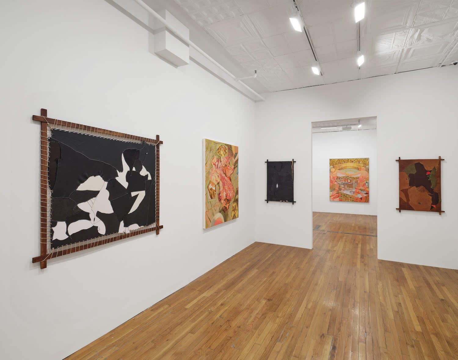 José de Jesús Rodríguez and Esteban Ramón Pérez, Sobre Las Olas, 2022, installation view, Charles Moffett, New York