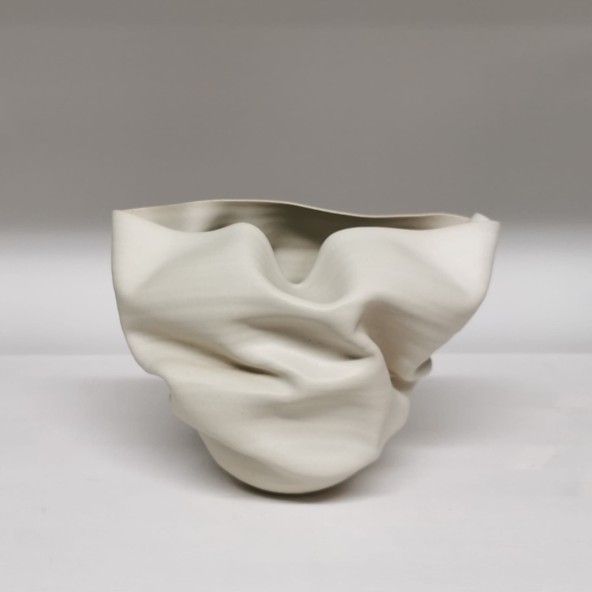 Nicholas Arroyave-Portela, Small White undulating form, 2021