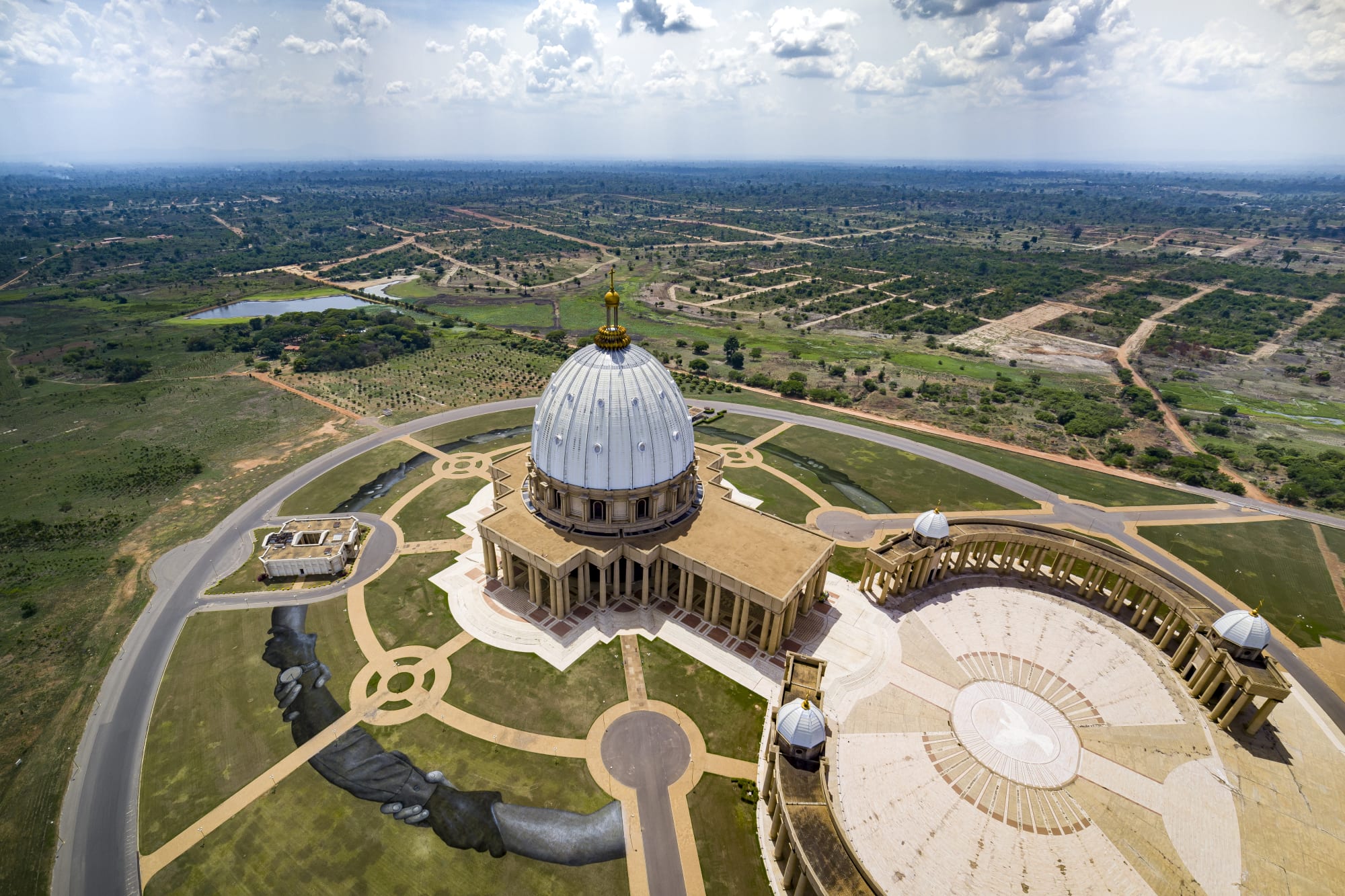 Saype, Beyond walls step 6, 2020, Yamoussokro, Côte d'ivoire