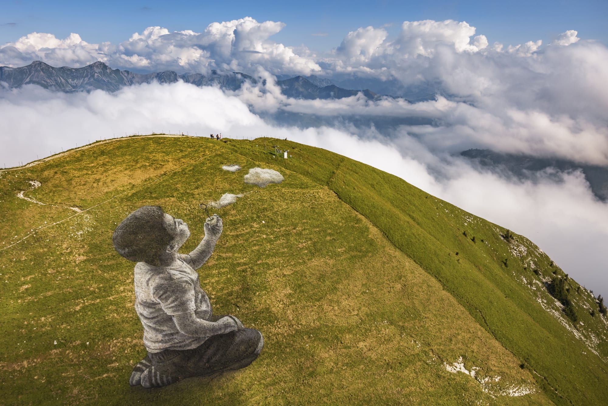 Saype, Un nouveau souffle, 2021, Moleson, Suisse