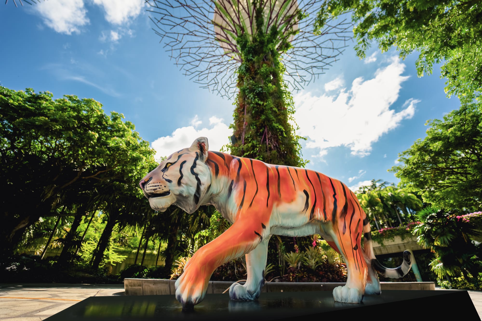 Tiger by Dave White - Photo Credit : Gardens by the Bay Mixed media with 24 carat gold leaf on fibreglass tiger (fire retardant) with internal armature