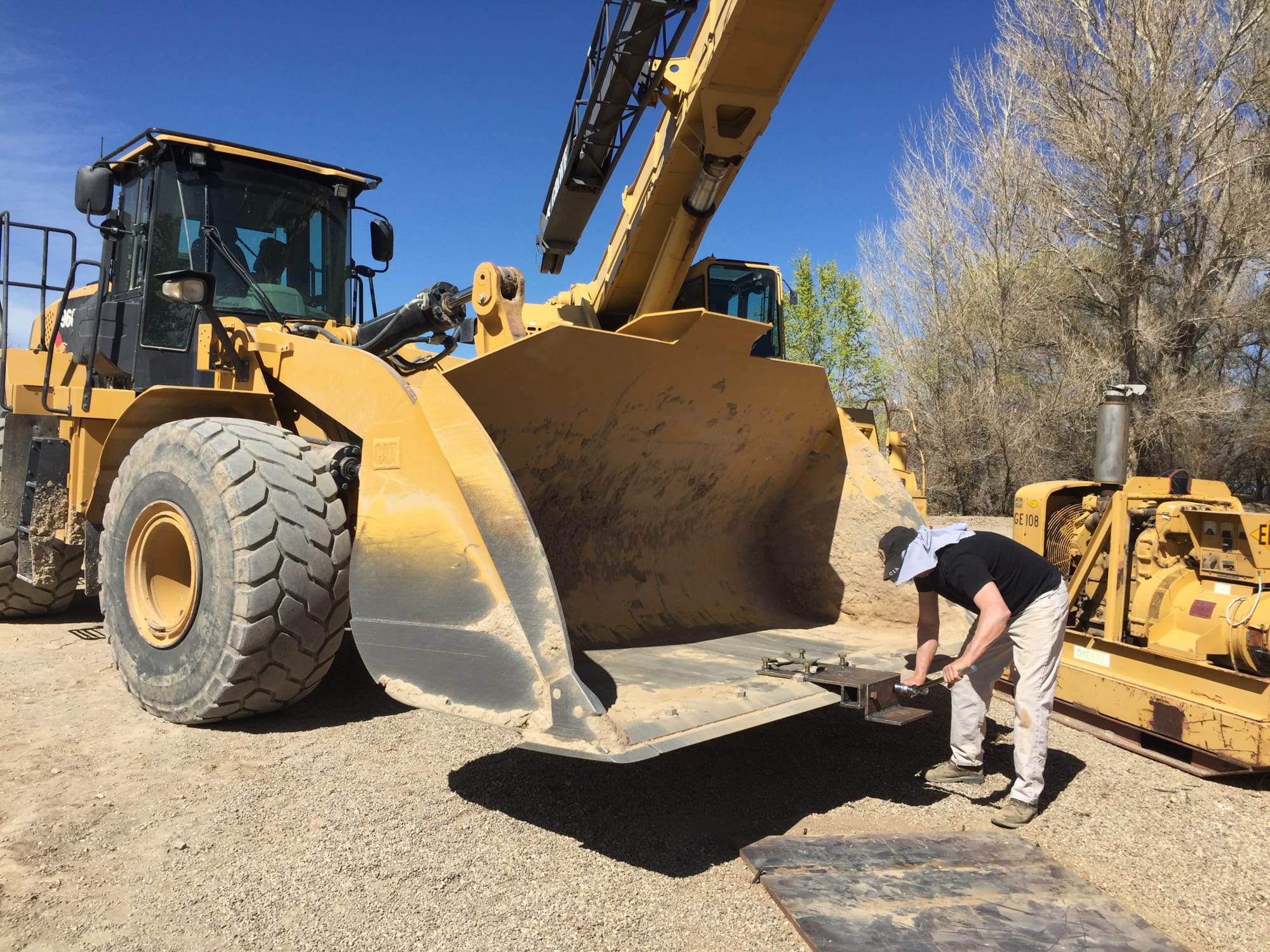Mounting etching needle on CAT 960 loader