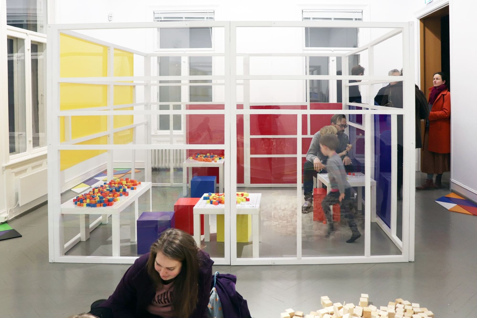 Fröbel Studio: Institutt for kreativitet & The Montessori Glass Classroom