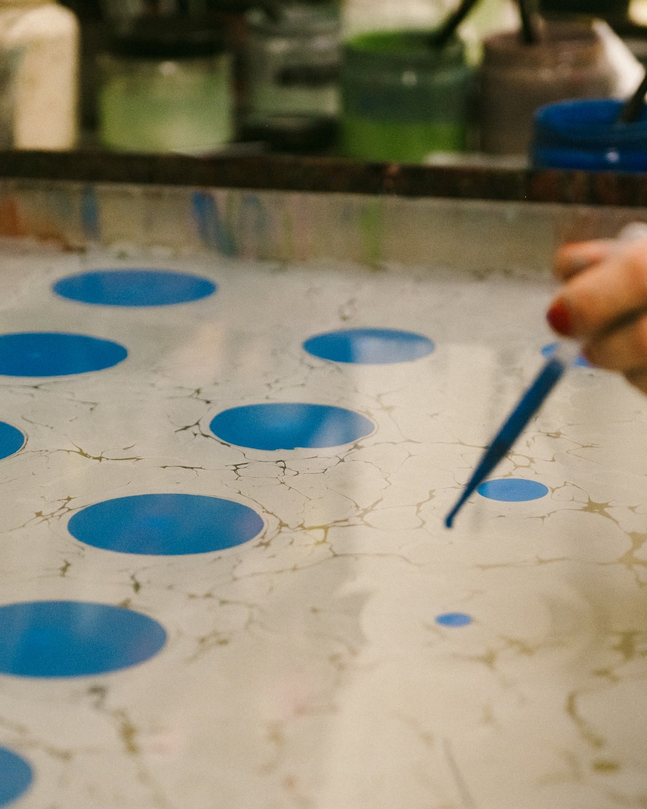 Using a pipette to apply paint ot the Carragheen soultion can help to acheieve a bolder pattern