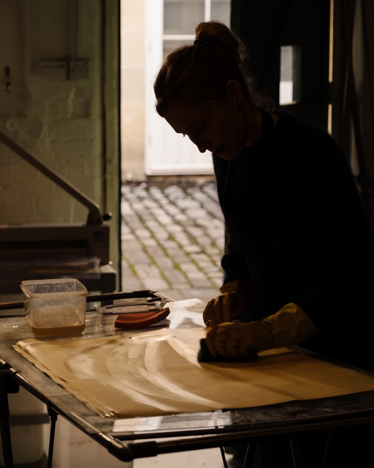 A solution of alum acts as a mordant which enables the paint to bond with the paper when it's placed on top of the tank