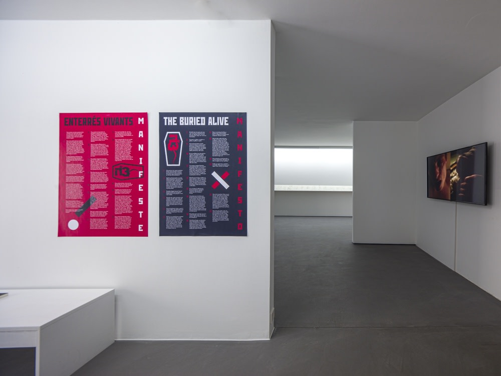 Roee Rosen, The Buried Alive Cycle : Videos and Drawings , exhibition view at Erna Hecey Luxembourg 8.6 - 17.8.2019