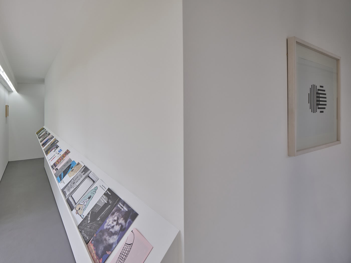 Little_Warsaw_innen_Library _Erna_Hecey_Gallery_Luxembourg_October_2020