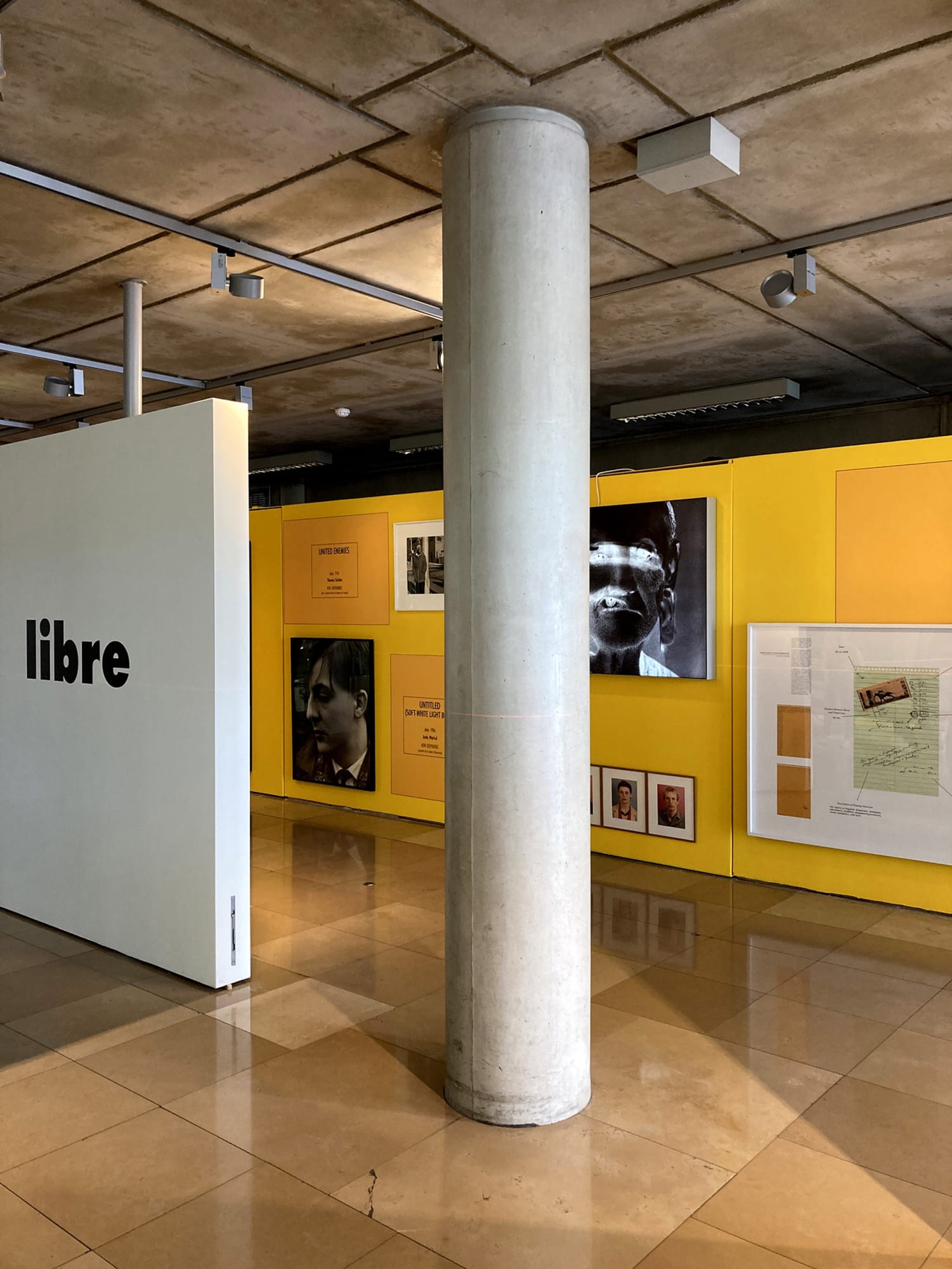 Suzanne Lafont, Entrée Libre, 2023 Exhibition view at Carrée d'Art, Nîmes Courtesy of the artist, Carré d'Art - Musée d'Art Contemporain de Nîmes & Erna Hecey Gallery