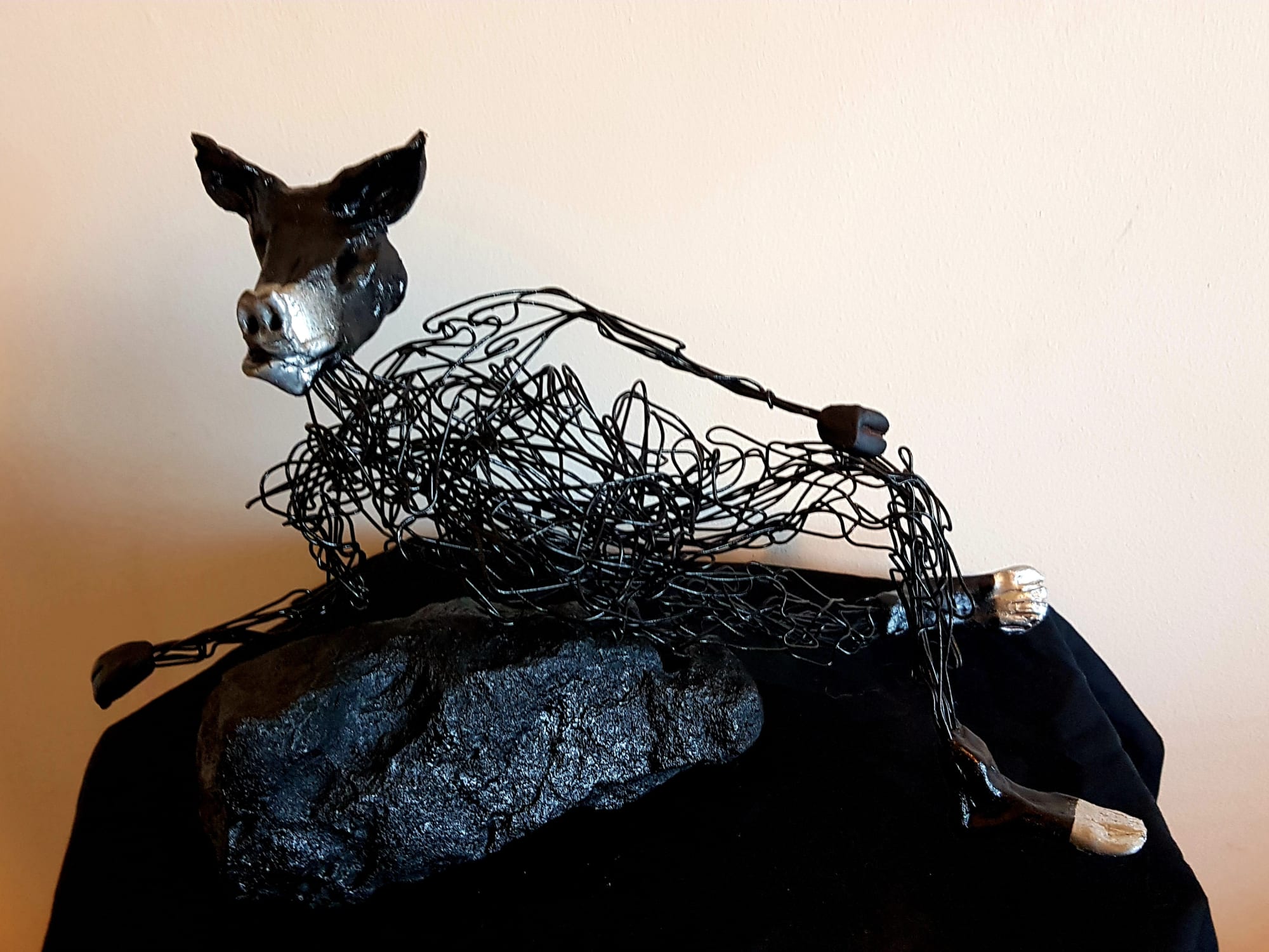 Laith Qattan The Pig by Roald Dahl, 2019 Metal wire and stone 24 x 30 x 17 cm 9 1/2 x 11 3/4 x 6 3/4 in