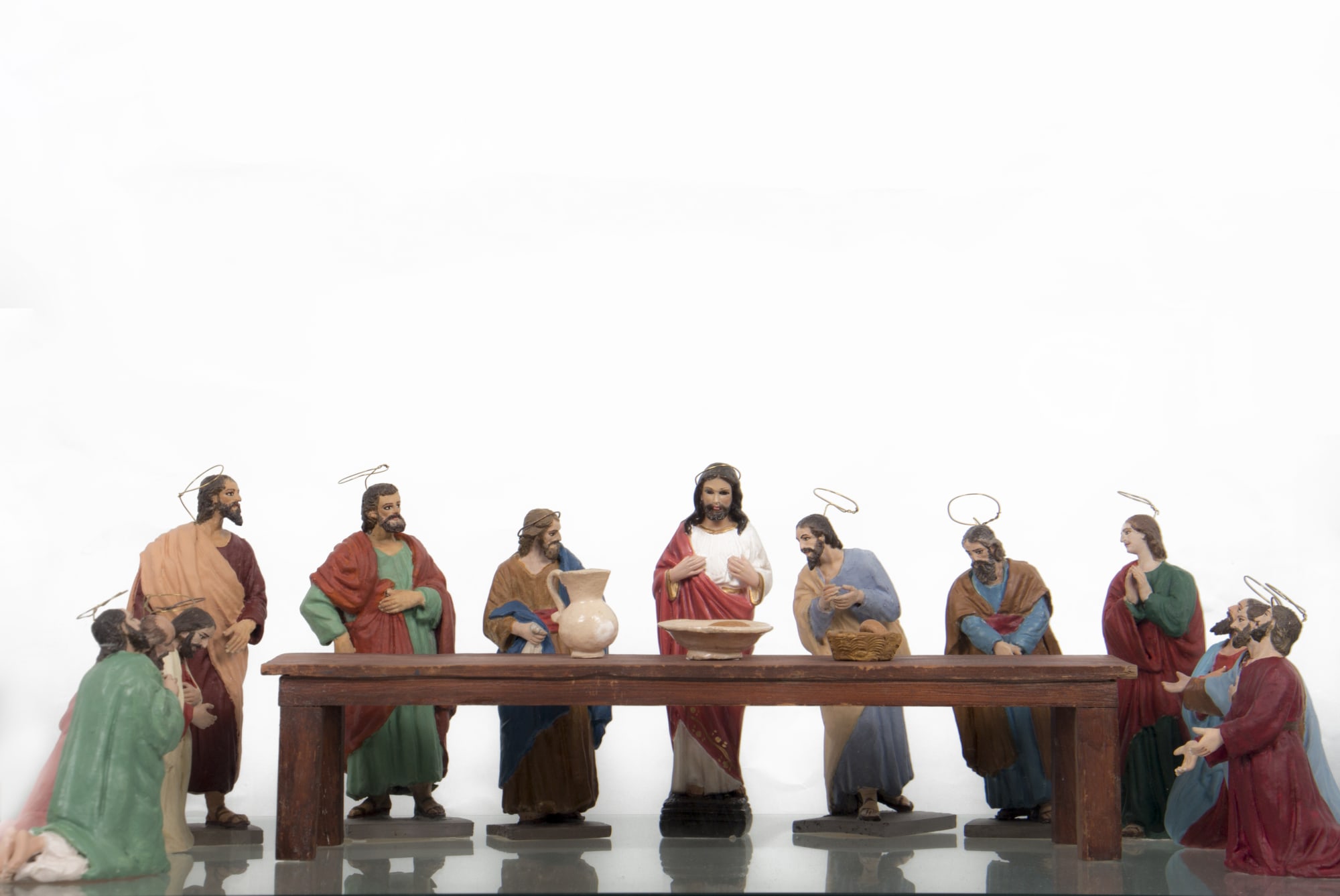 Nuevo Testamento LA INSTITUCIÓN DE LA EUCARISTÍA MATEO 26: 17-29; MARCOS 14: 12-25; LUCAS 22: 7-20;JUAN 13: 21-30