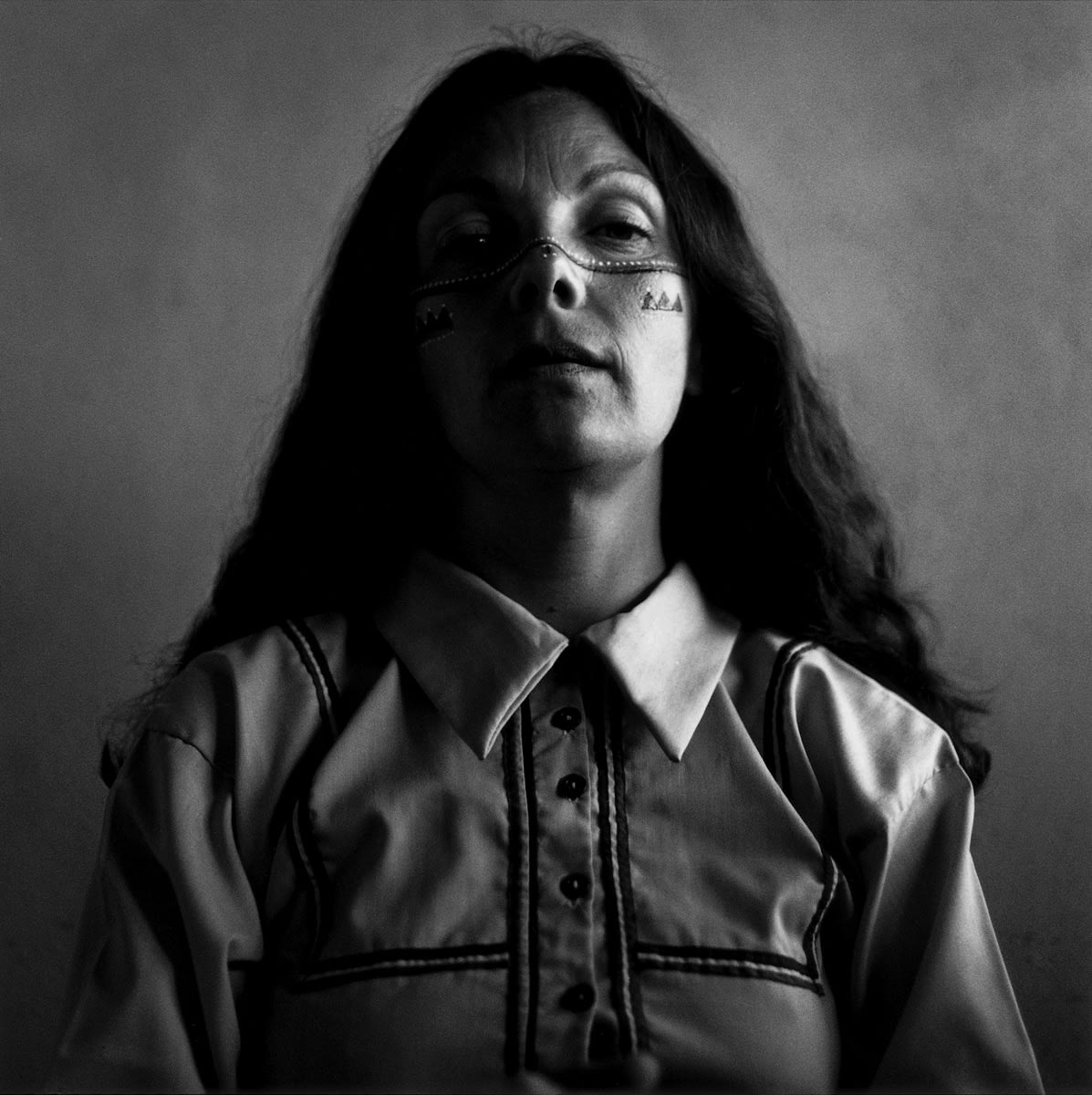 Graciela Iturbide Autorretrato con los seris, México, 1979