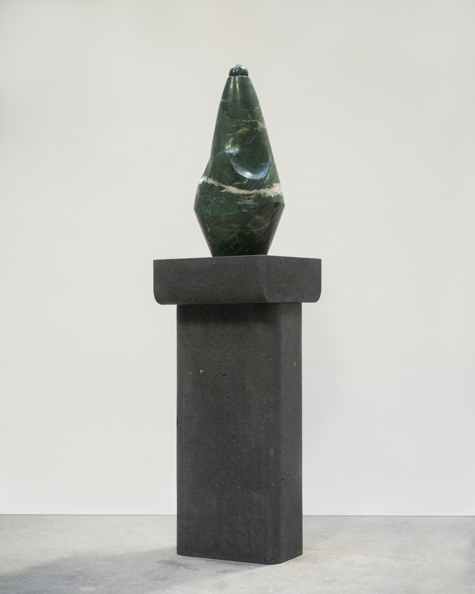 Pedro Reyes Mandorla, 2024 jadeite 192 x 110,5 x 88,5 cm [75 5/8 x 43 1/4 x 34 5/8 in] ft [ph]: Pamela Limón Ross