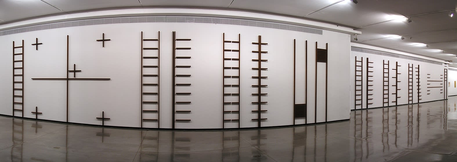 Crivo, a perspectiva de Luisa Strina