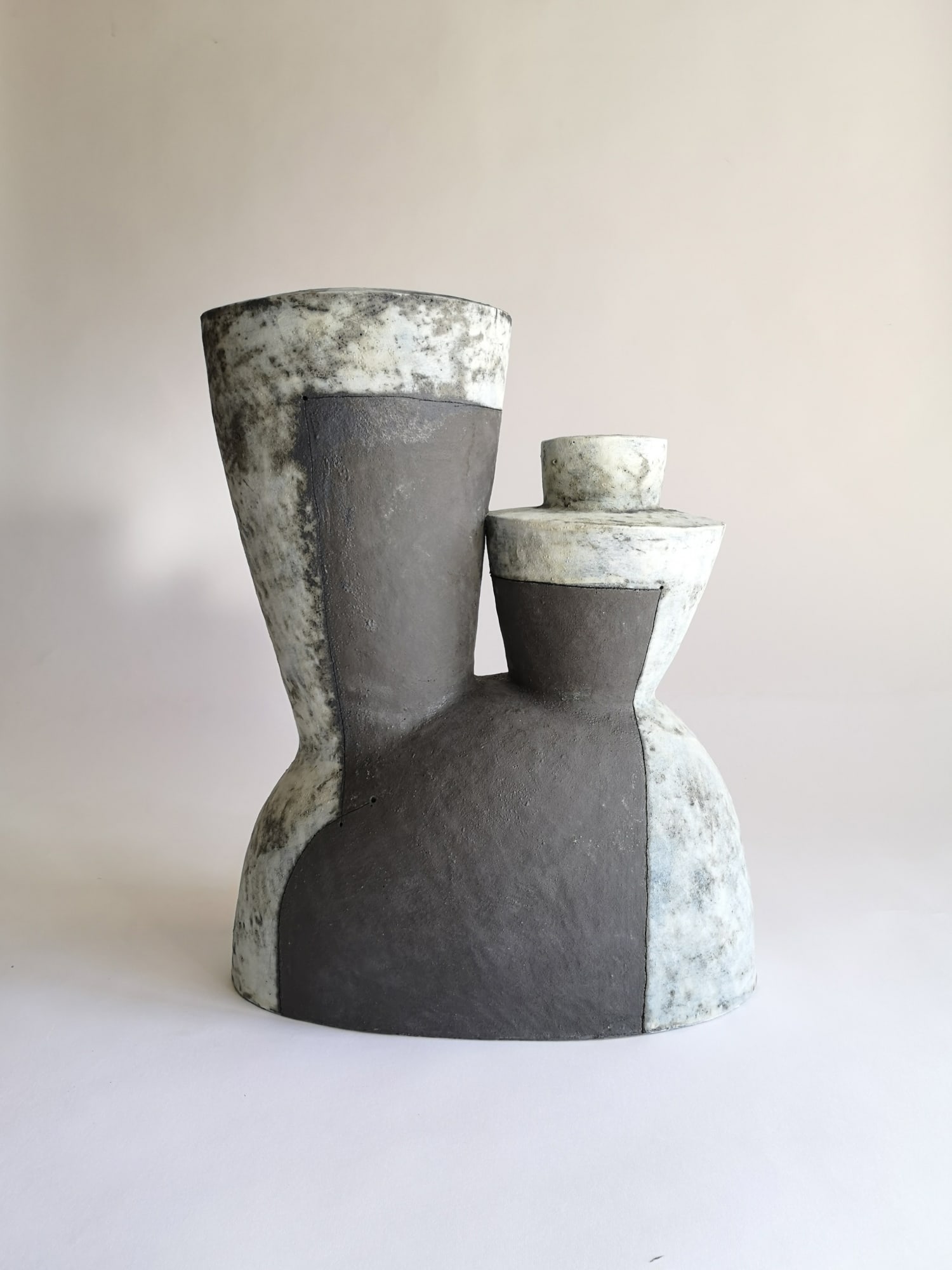 Daphné CORREGAN From paper to clay Galerie Catherine Issert 2019 © Gilles Suffren