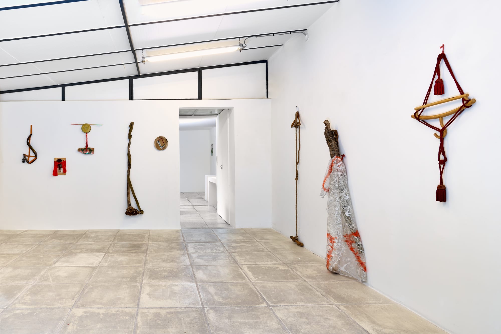 Claude VIALLAT Aqui Issert ! Galerie Catherine Issert Juin 2022 © François Fernandez