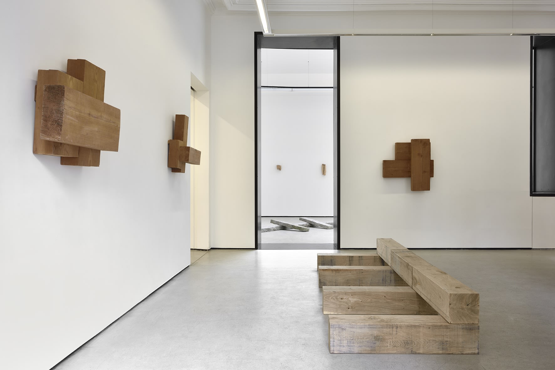 Richard Nonas (PARENTHESIS); (corner to corner, in place) 17.10-23.11.2019