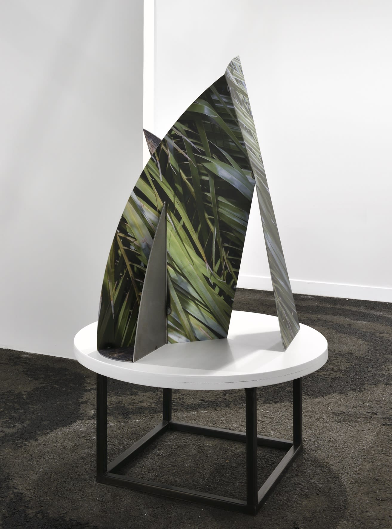 Letha Wilson Idaho Lava Florida Palms, 2021 Impressions UV sur acier UV prints on steel 112 x 70 x 85 cm 44 1/8 x 27 1/2 x 33 1/2 inches