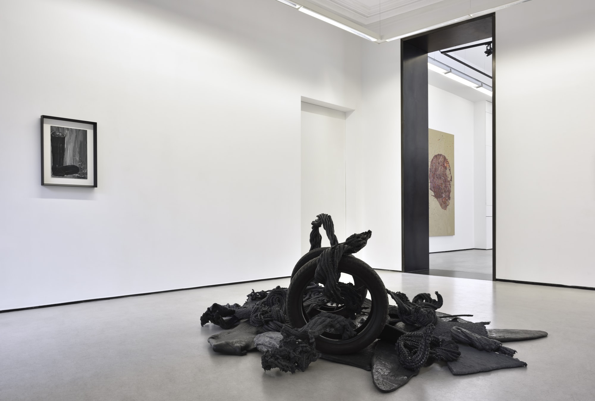 Vue de l'exposition "Même la guerre est quotidienne*" * Citation de Marguerite Duras issue de sa nouvelle Des journées entières dans les arbres Avec : PIERRE BETTENCOURT, ANNA & BERNHARD BLUME, PIERRE YVES BOHM, HÉLÈNE DELPRAT, THIBAULT HAZELZET, FABIAN KNECHT, BRIAN MAGUIRE, MARYAN, BORIS MIKHAILOV, ANITA MOLINERO, ZORAN MUŠIČ, DANIEL POMMEREULLE, GERMAINE RICHIER, CEIJA STOJKA Photo : © Rebecca Fanuele Mainspace // 08.10 - 05.11.2022