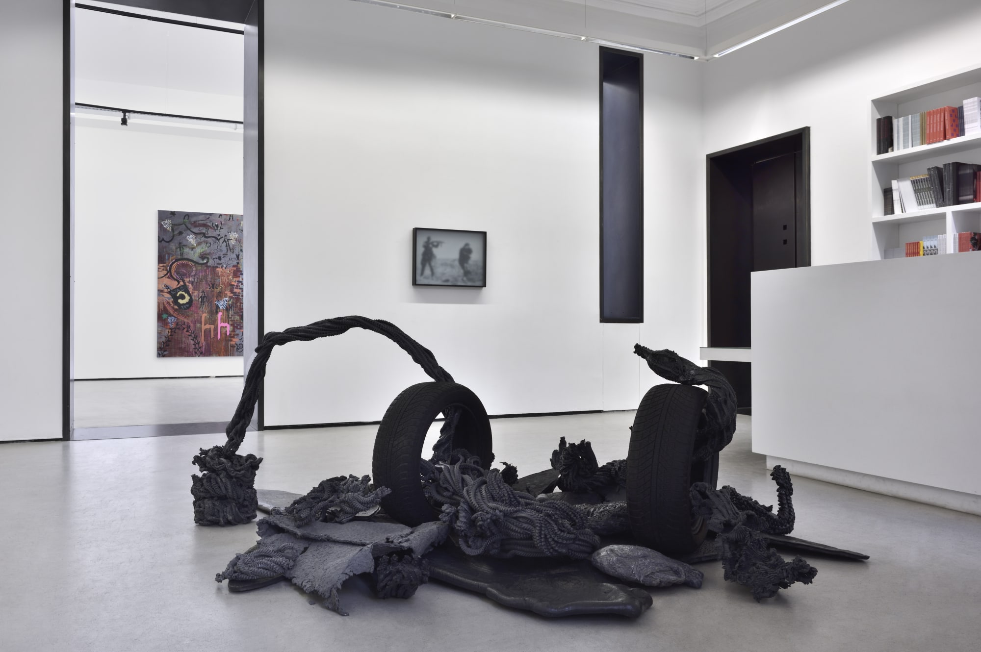 Vue de l'exposition "Même la guerre est quotidienne*" * Citation de Marguerite Duras issue de sa nouvelle Des journées entières dans les arbres AVEC : PIERRE BETTENCOURT, ANNA & BERNHARD BLUME, PIERRE YVES BOHM, HÉLÈNE DELPRAT, THIBAULT HAZELZET, FABIAN KNECHT, BRIAN MAGUIRE, MARYAN, BORIS MIKHAILOV, ANITA MOLINERO, ZORAN MUŠIČ, DANIEL POMMEREULLE, GERMAINE RICHIER, CEIJA STOJKA Photo : © Rebecca Fanuele Mainspace // 08.10 - 05.11.2022