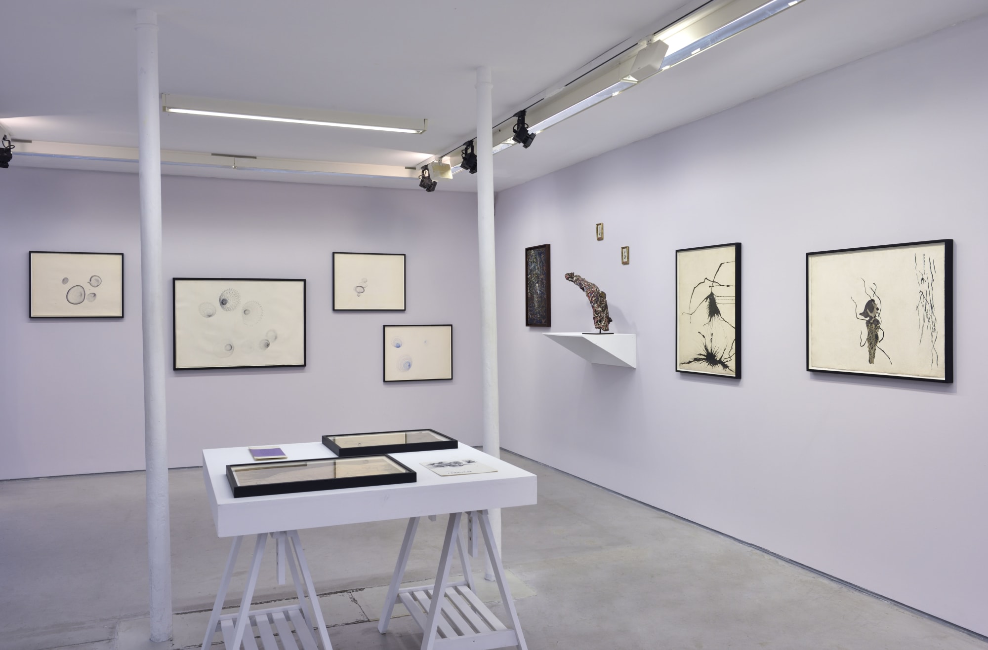 Vue de l'exposition "Bernard Réquichot, Les Requichot de Cordier" Photo © Rebecca Fanuele