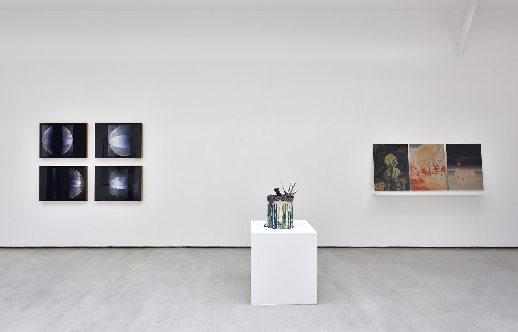 COSMOS 99, Galerie Christophe Gaillard, Paris. © Photo : Rebecca Fanuele.