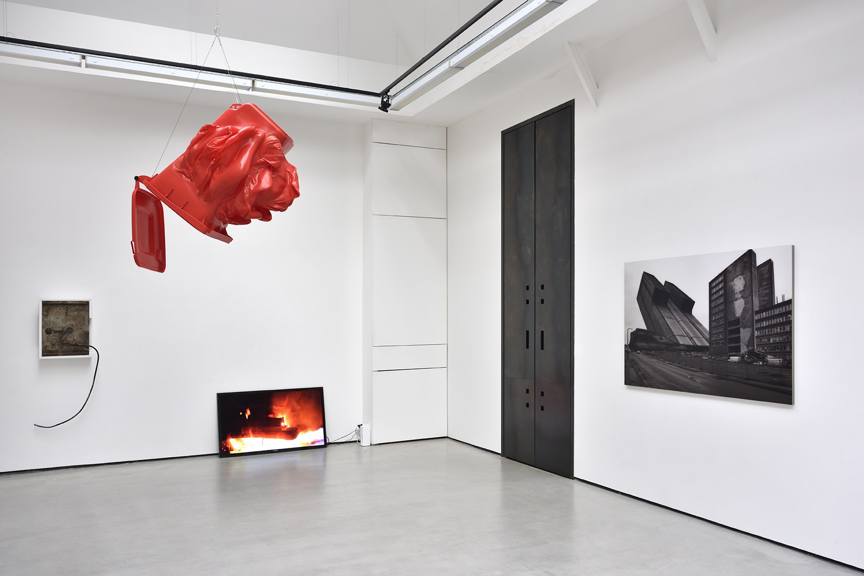COSMOS 99, Galerie Christophe Gaillard, Paris. © Photo : Rebecca Fanuele.