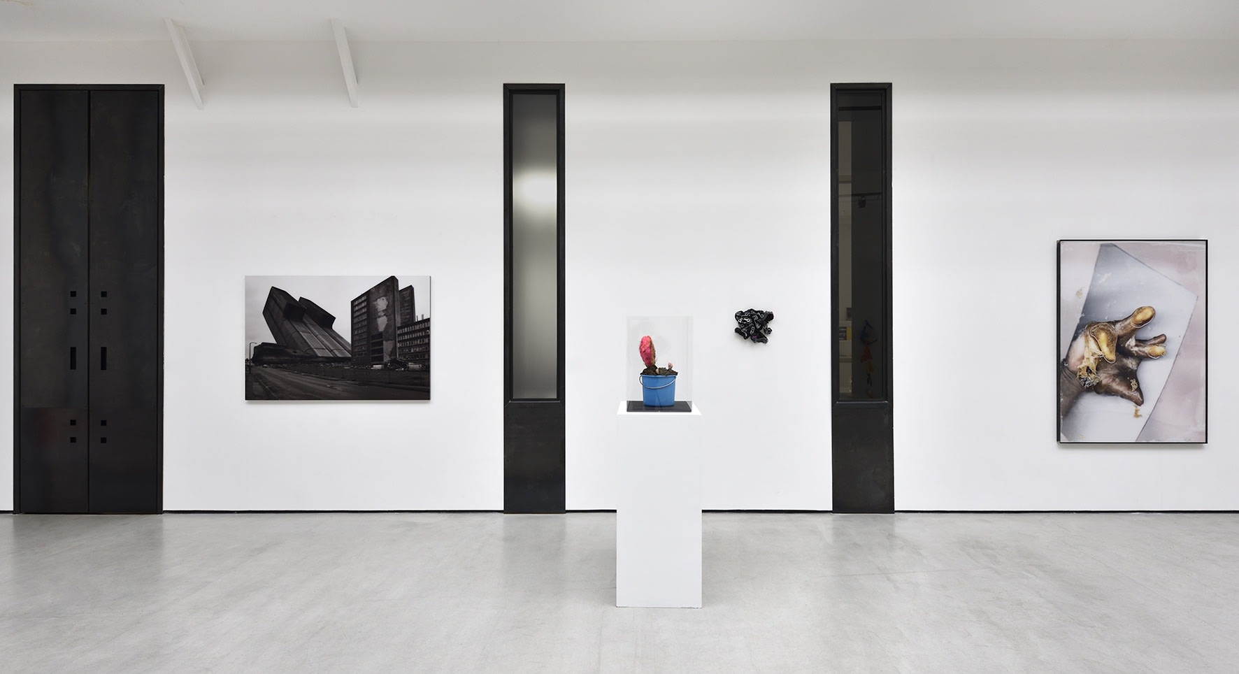 COSMOS 99, Galerie Christophe Gaillard, Paris. © Photo : Rebecca Fanuele.