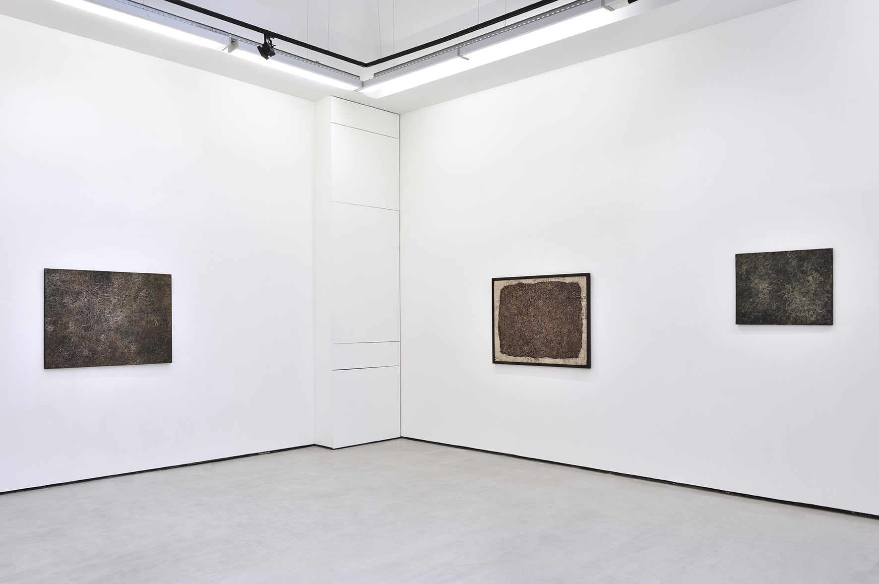 Vue de l'exposition " Georges NOËL - Jean DUBUFFET ", Galerie Christophe Gaillard, Paris, 2024. © Photo : Rebecca Fanuele.