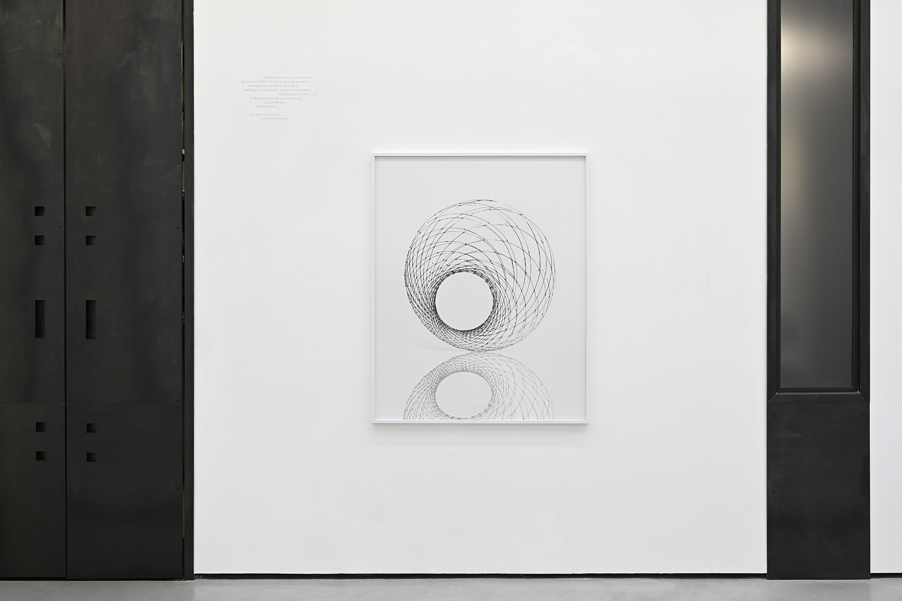 Les géométries de l'esprit, image latente, de Marina Gadonneix avec Victor Rambaud. Photo : Rebecca Fanuele.