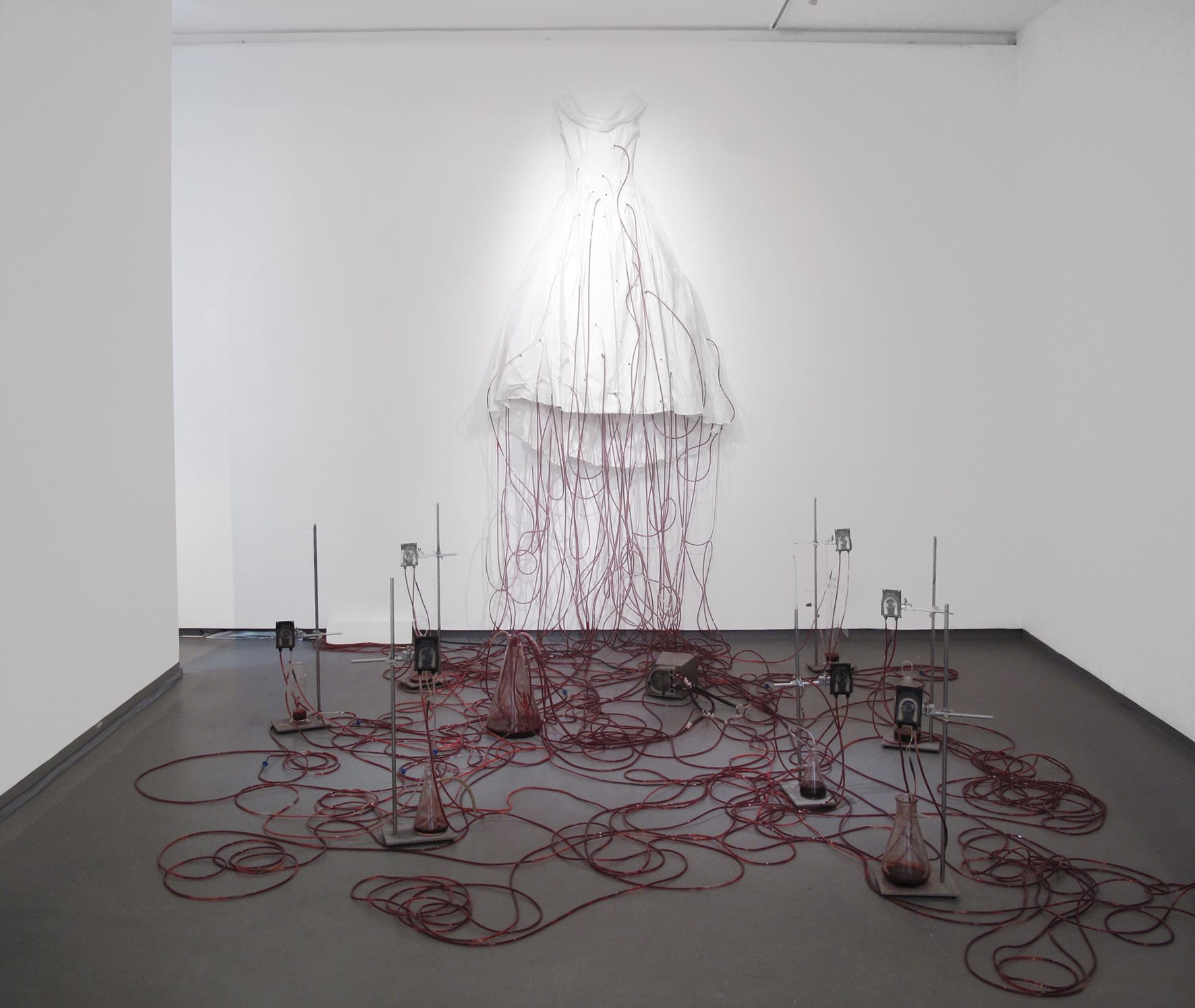 Chiharu Shiota Dialogue with absence 26.11 - 15.01.2011