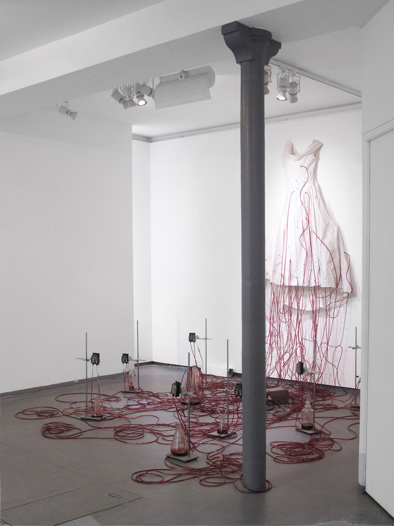 Chiharu Shiota Dialogue with absence 26.11 - 15.01.2011