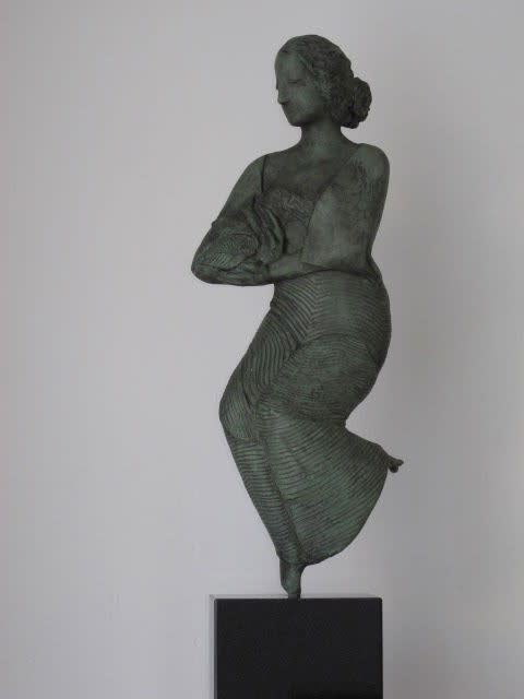 Marion Visione, Vrouw met vogel, 2013