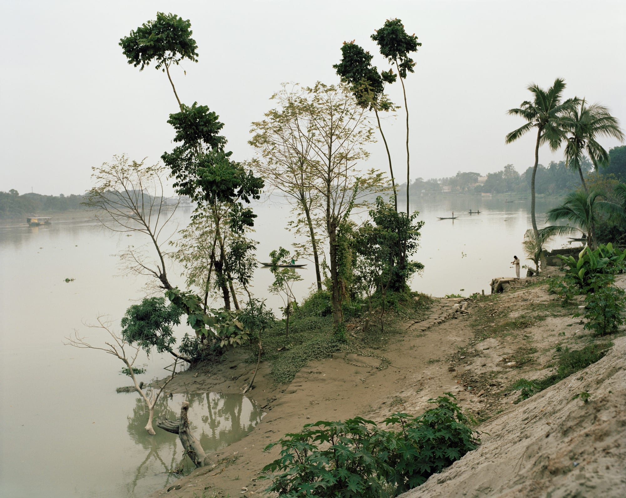 Patrick Faigenbaum Les berges du Gange, Chandernagor, Bengale occidental, décembre 2013 Pigment inkjet print from silver negative 80 x 100 cm Edition of 4 + 2 AP