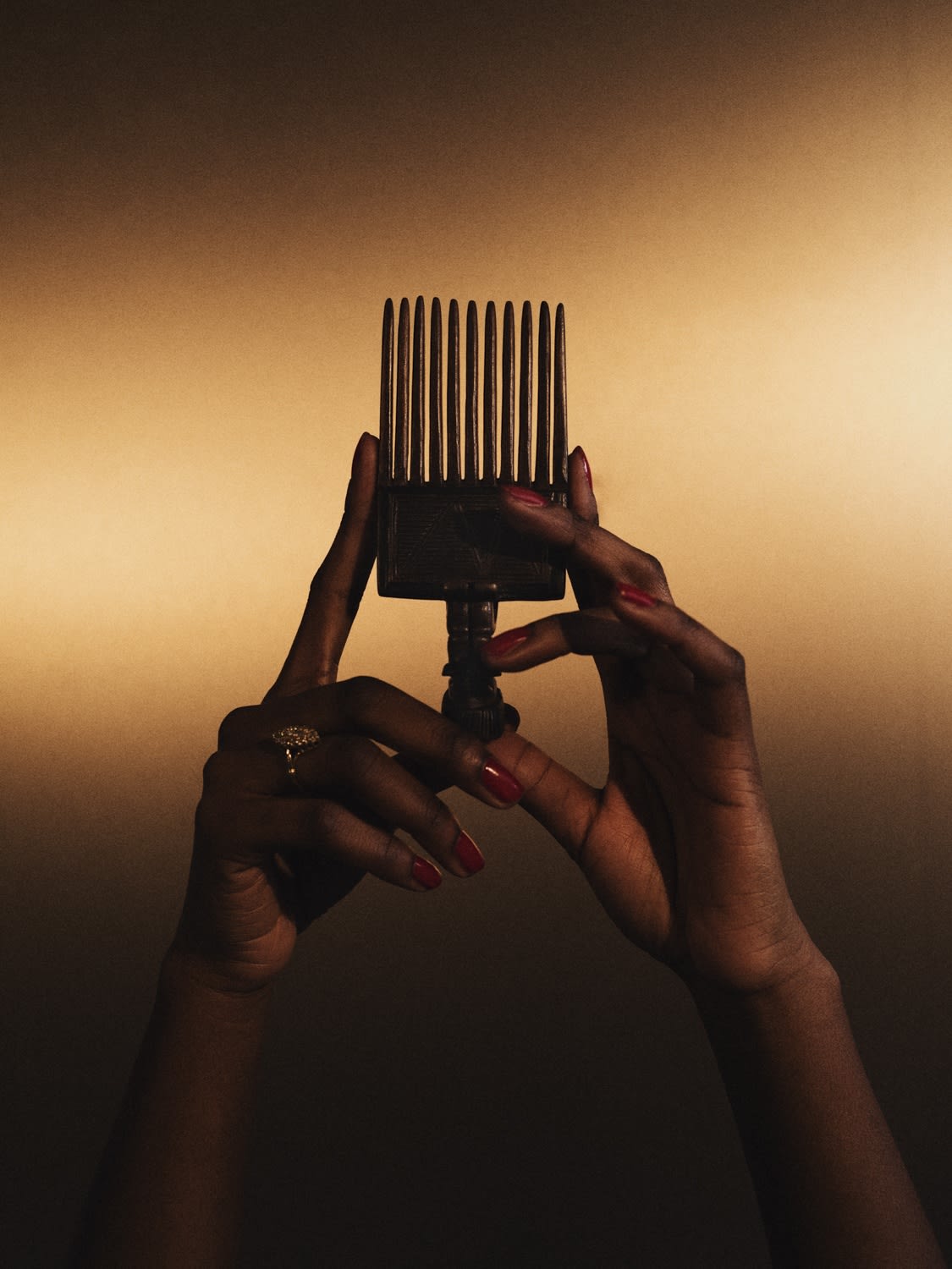 DJENEBA ADUAYOM, LE PEIGNE / BLACK GOLD #8, 2018