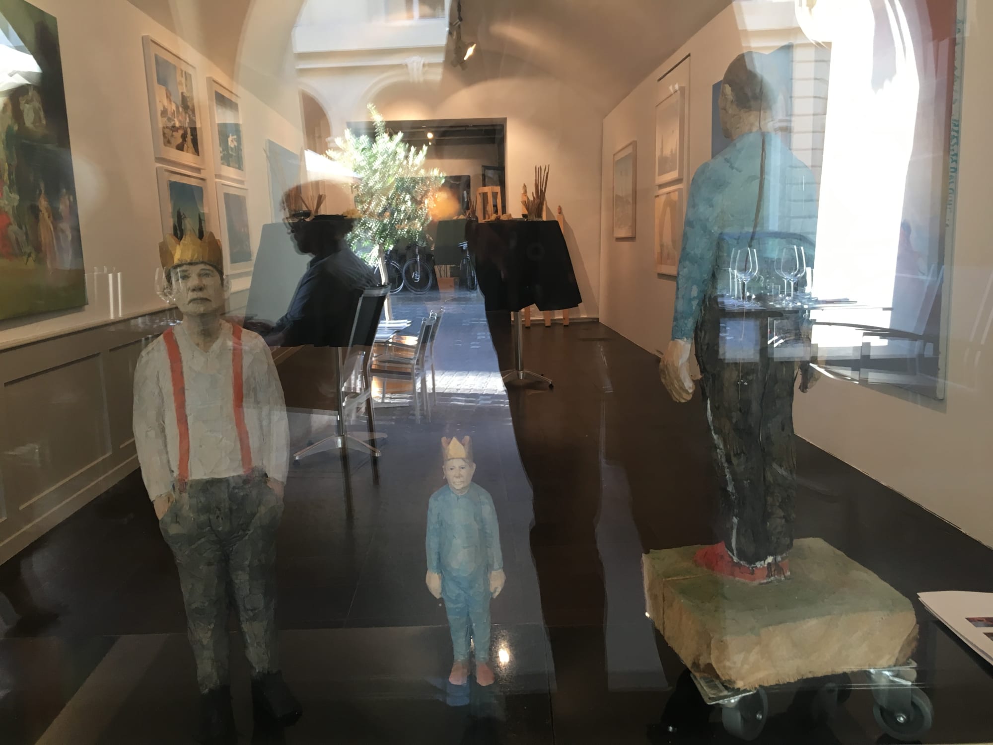 Rosina Kuhn – „Venezia - Venice Beach“ – Skulpturen von Johannes Hepp